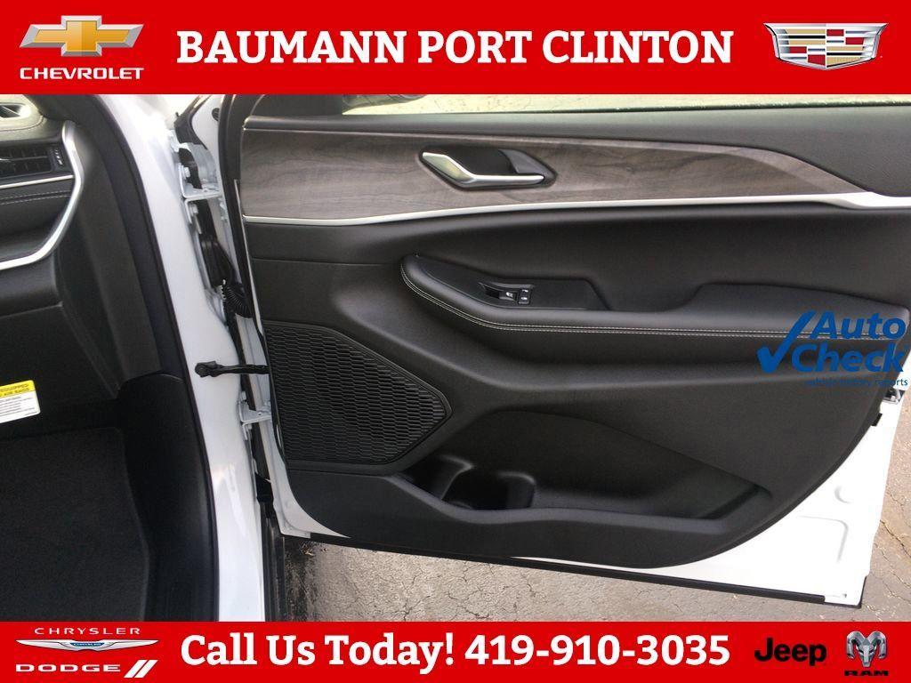 new 2025 Jeep Grand Cherokee L car, priced at $50,464