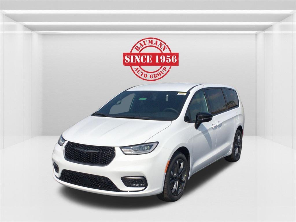 new 2026 Chrysler Pacifica car, priced at $43,565