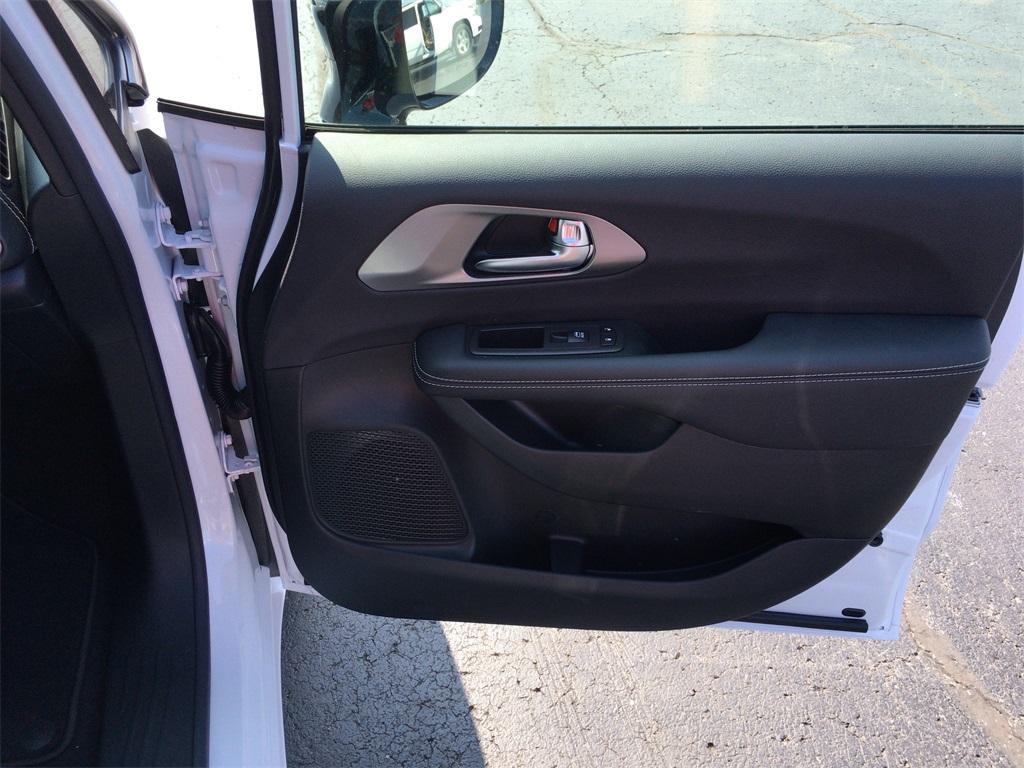 new 2026 Chrysler Pacifica car, priced at $43,565