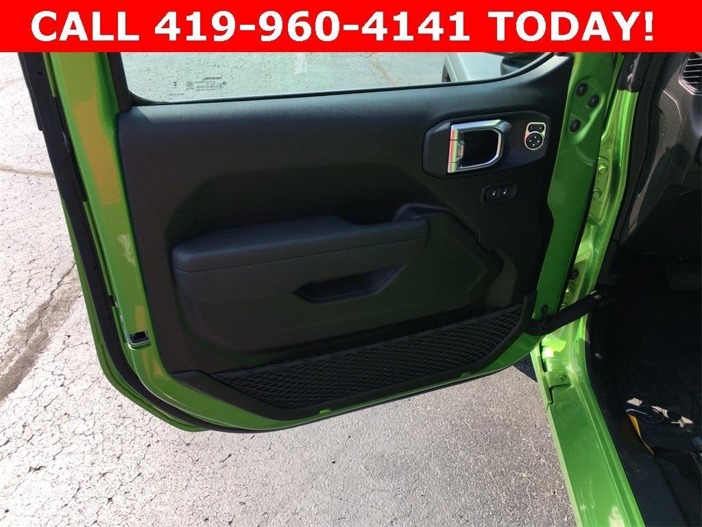 new 2025 Jeep Wrangler car, priced at $46,990