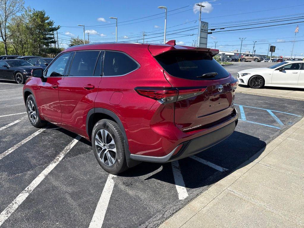 used 2021 Toyota Highlander car, priced at $28,170