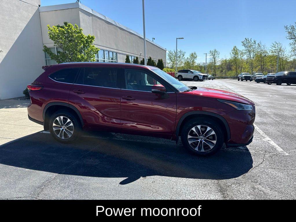 used 2021 Toyota Highlander car, priced at $28,170