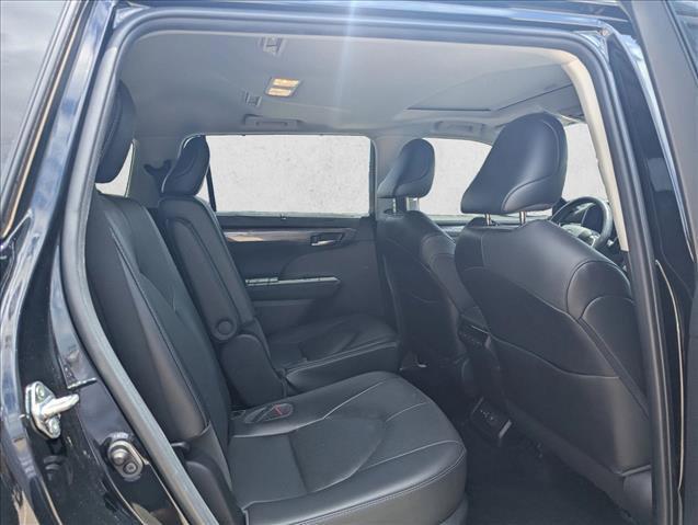 used 2022 Toyota Highlander car, priced at $36,220