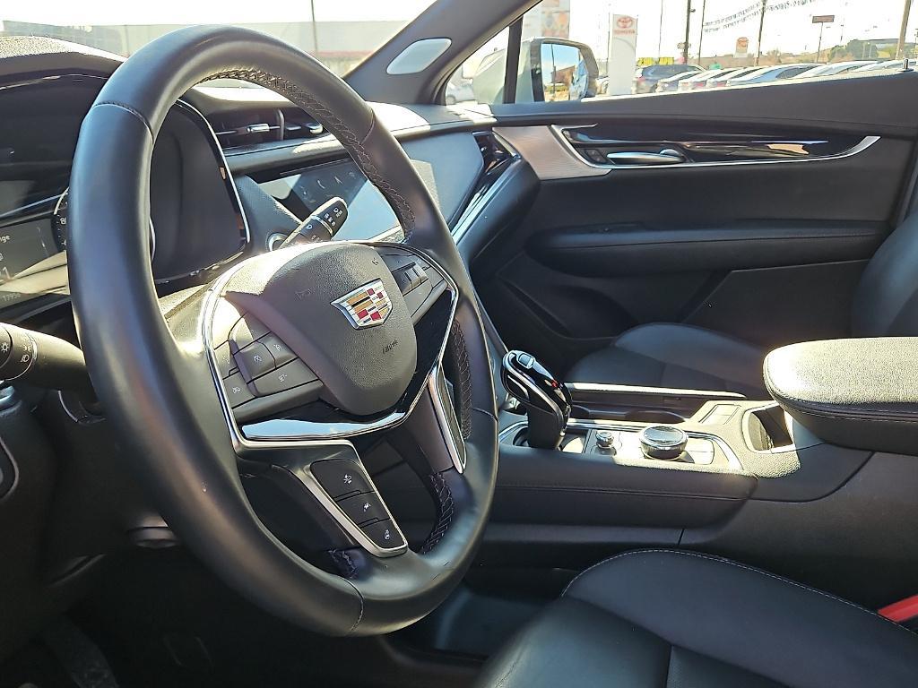 used 2025 Cadillac XT5 car, priced at $40,260