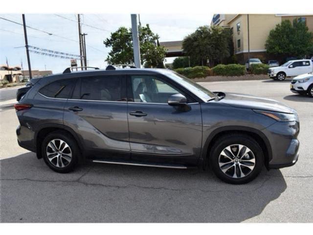 used 2022 Toyota Highlander car, priced at $32,545
