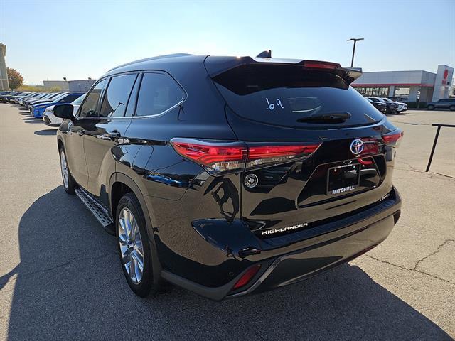 used 2021 Toyota Highlander Hybrid car, priced at $32,605