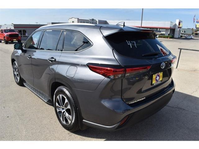 used 2022 Toyota Highlander car, priced at $32,428