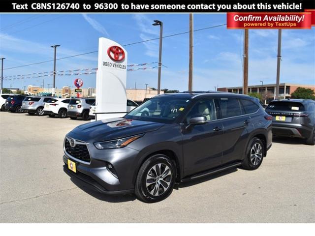 used 2022 Toyota Highlander car, priced at $32,428
