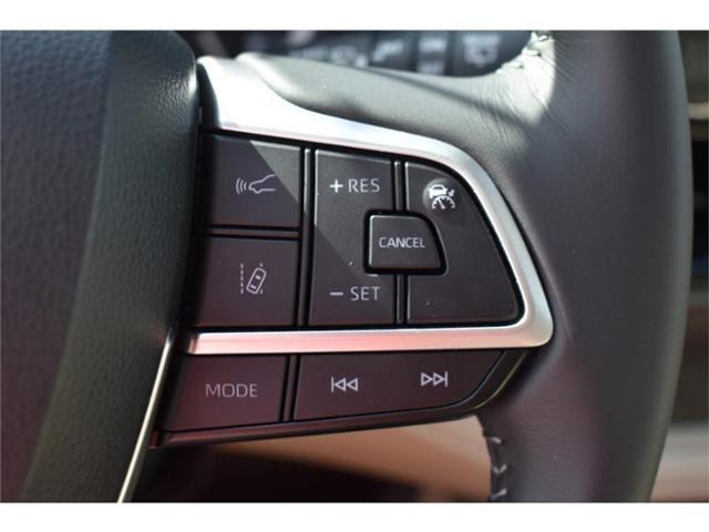 used 2022 Toyota Highlander car, priced at $32,428