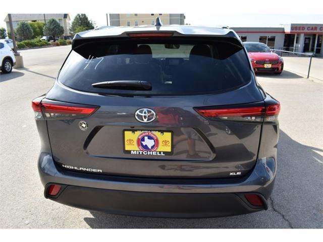 used 2022 Toyota Highlander car, priced at $32,428
