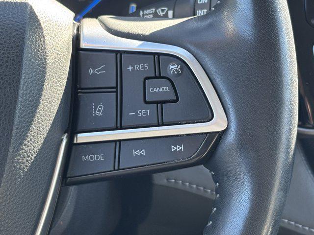 used 2022 Toyota Highlander Hybrid car, priced at $32,277