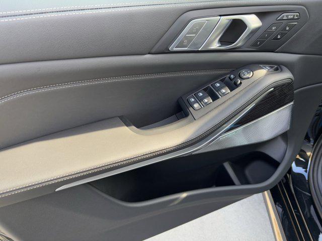 new 2026 BMW X7 car, priced at $127,600