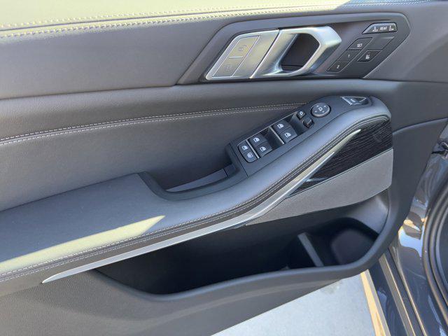 new 2026 BMW X7 car, priced at $102,600