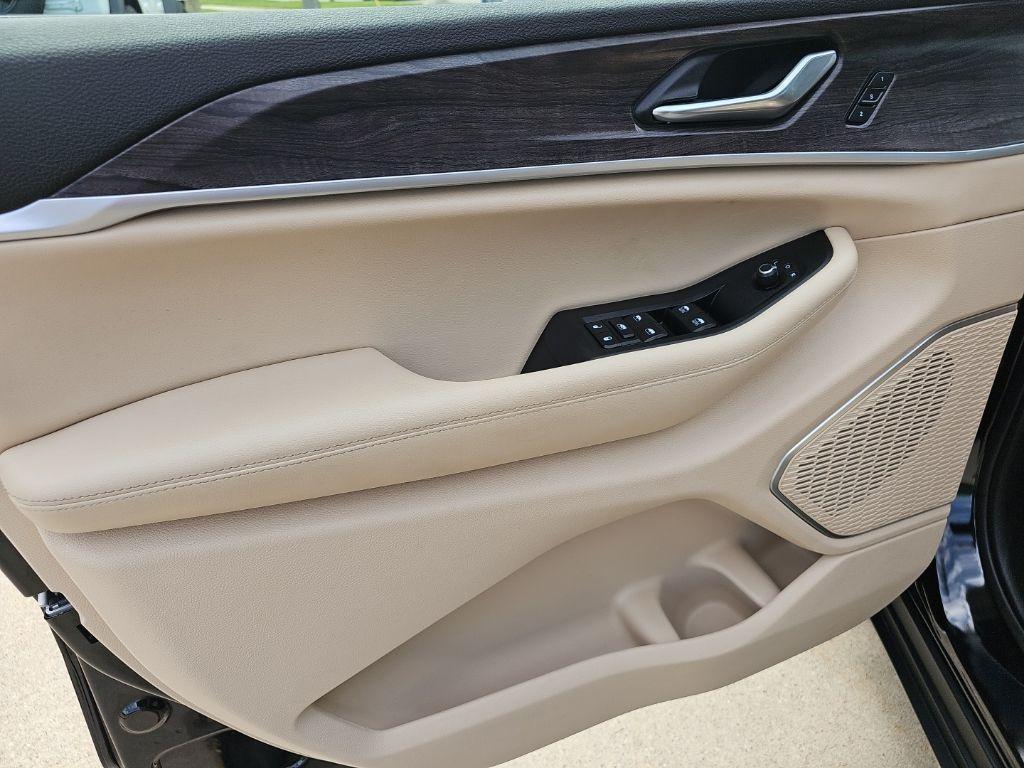 used 2025 Jeep Grand Cherokee car, priced at $42,981