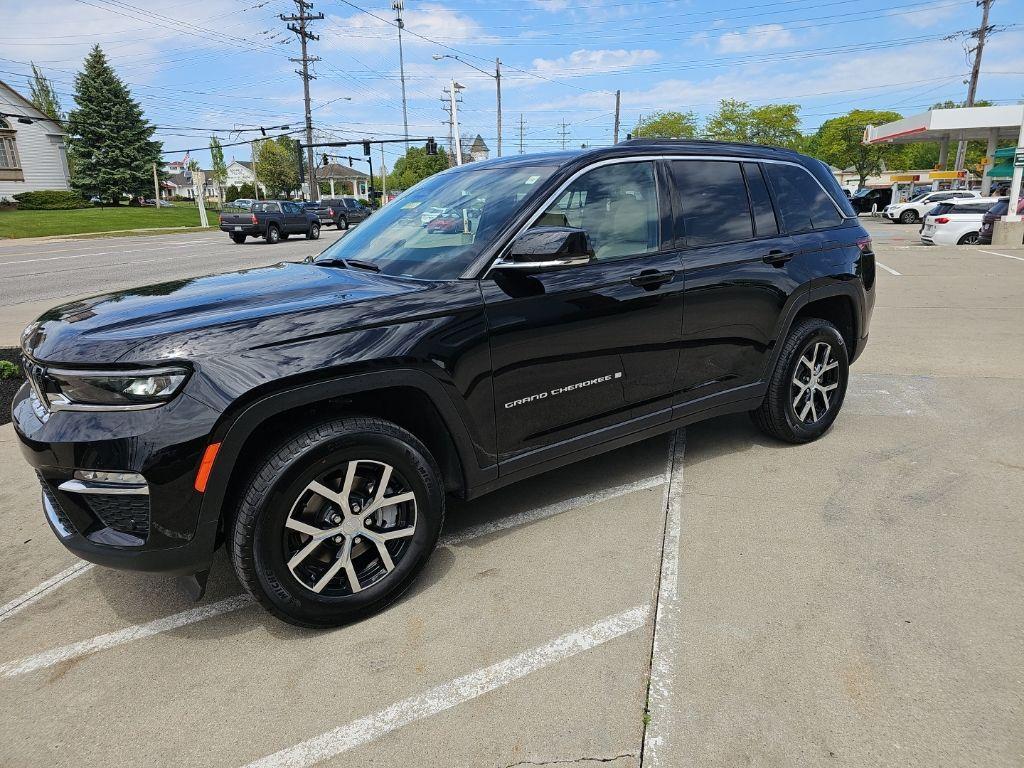 used 2025 Jeep Grand Cherokee car, priced at $42,981