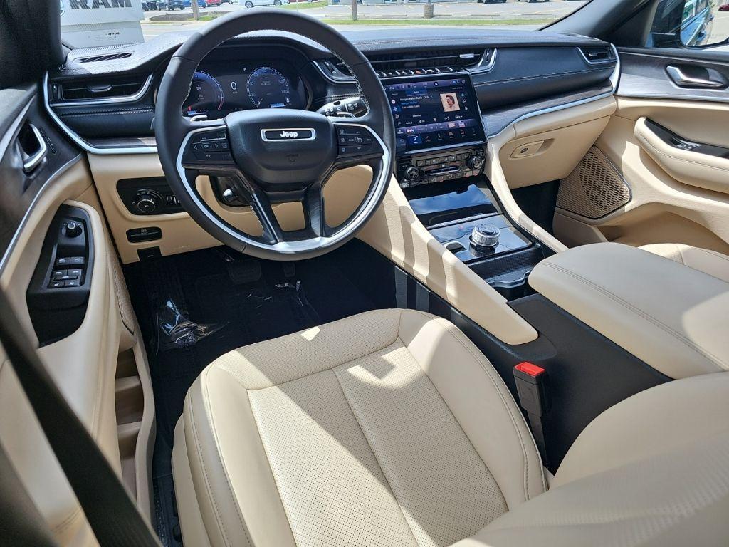 used 2025 Jeep Grand Cherokee car, priced at $42,981