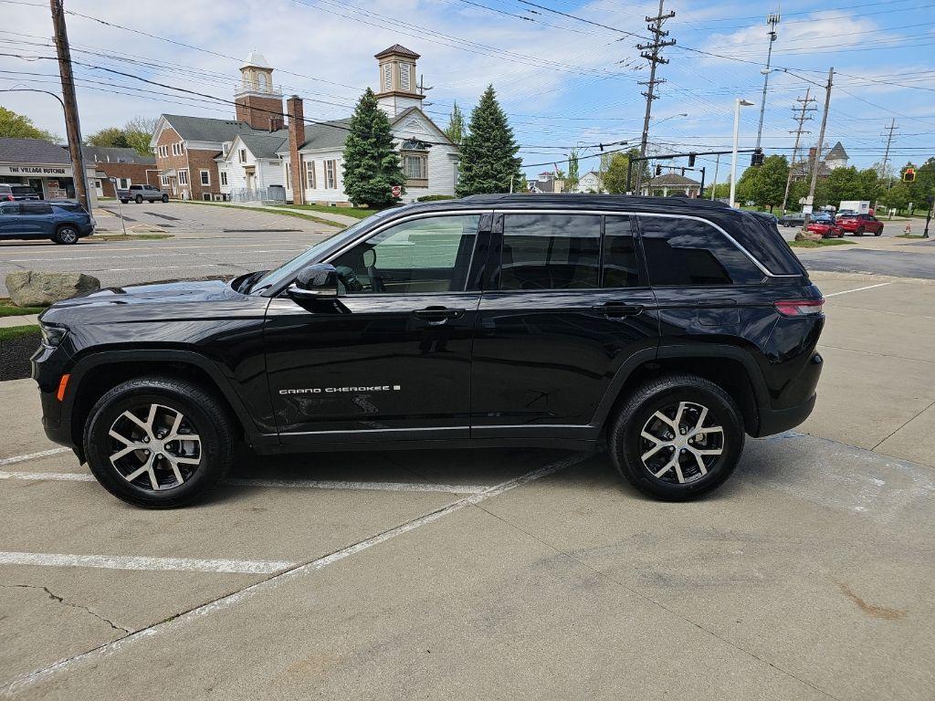 used 2025 Jeep Grand Cherokee car, priced at $42,981