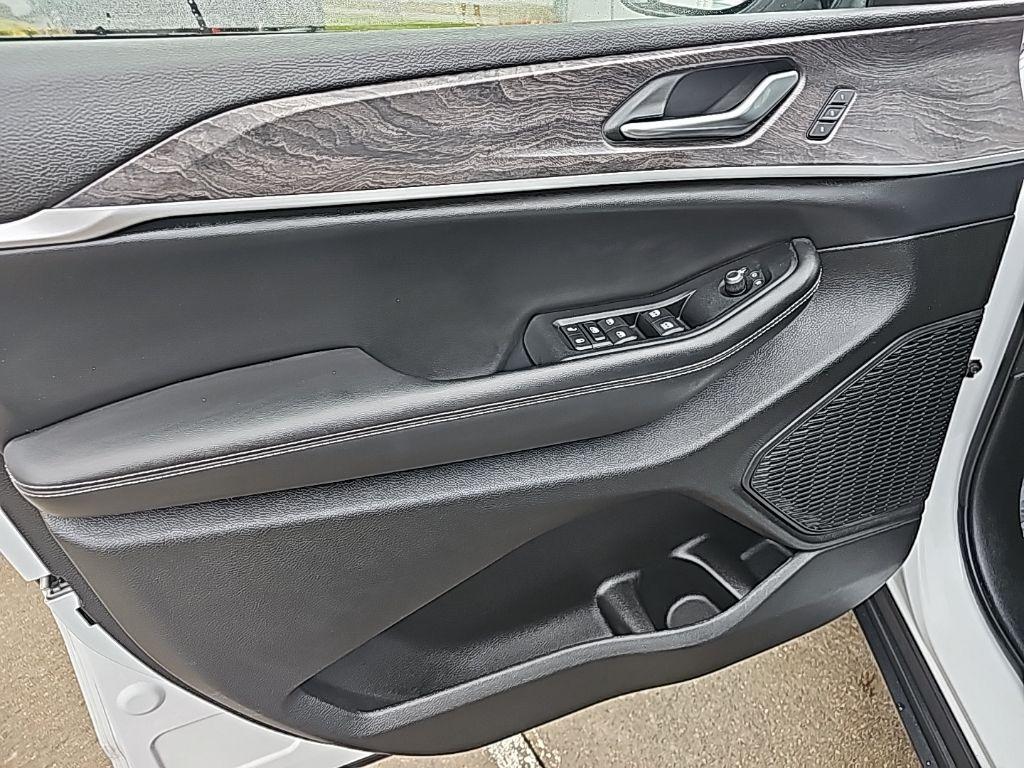 used 2023 Jeep Grand Cherokee L car, priced at $33,681