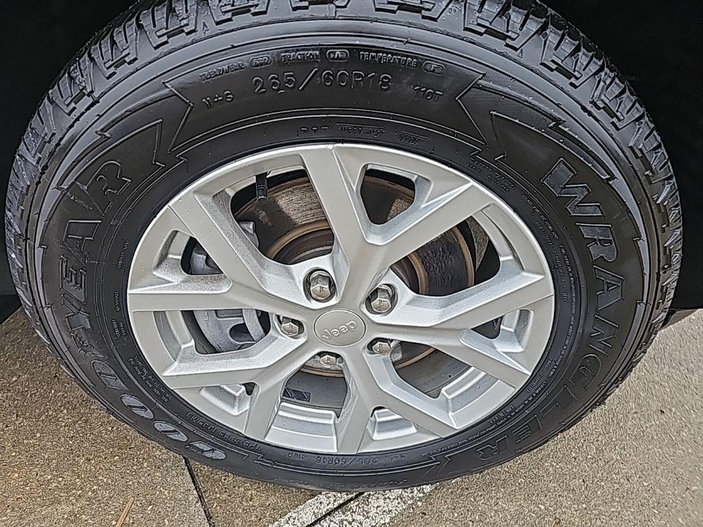 used 2023 Jeep Grand Cherokee L car, priced at $33,681