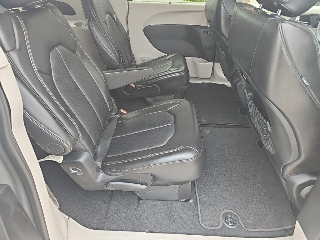 used 2024 Chrysler Pacifica car