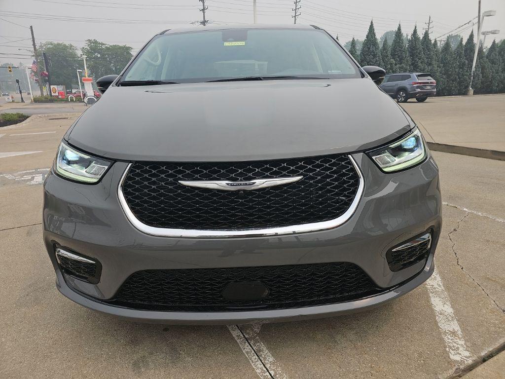 used 2024 Chrysler Pacifica car