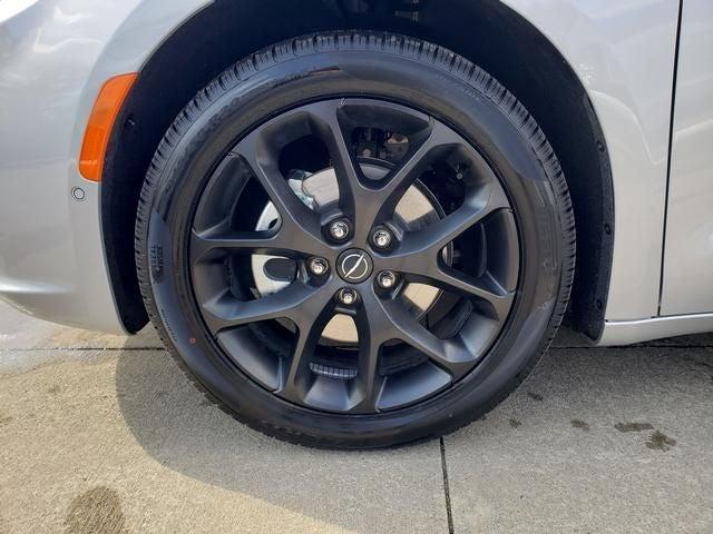 new 2026 Chrysler Pacifica car, priced at $48,076