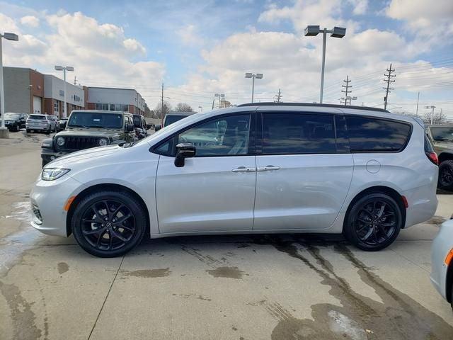 new 2026 Chrysler Pacifica car, priced at $48,076