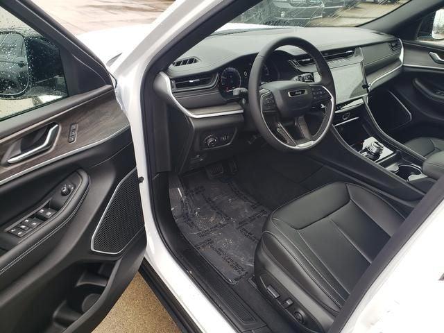 new 2026 Jeep Grand Cherokee car, priced at $43,045