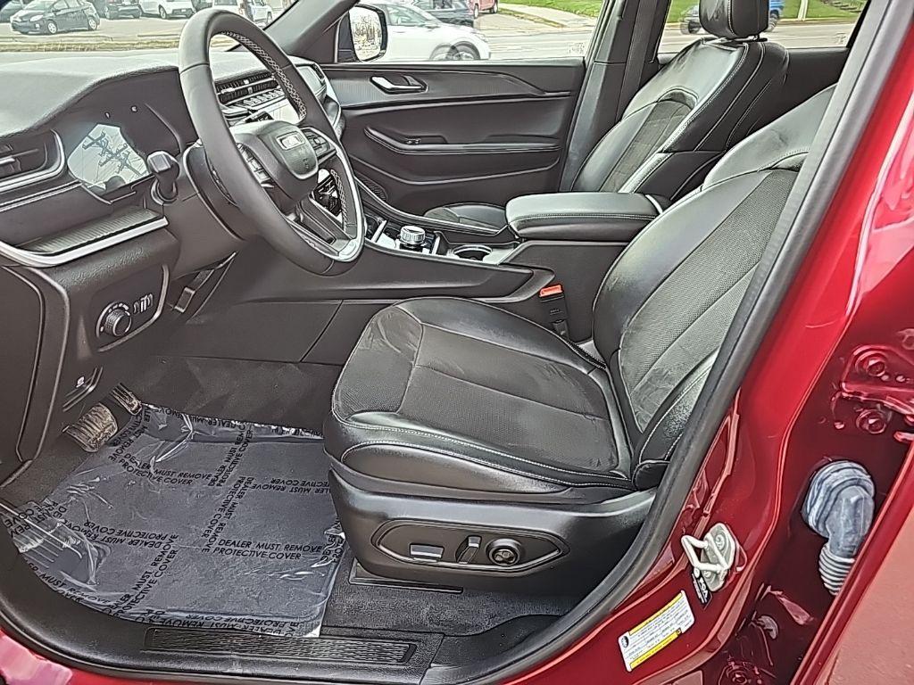 used 2023 Jeep Grand Cherokee car, priced at $30,981