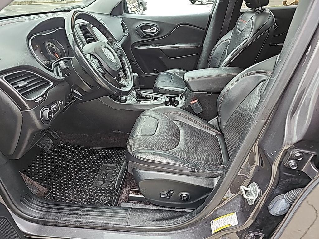 used 2019 Jeep Cherokee car, priced at $18,881