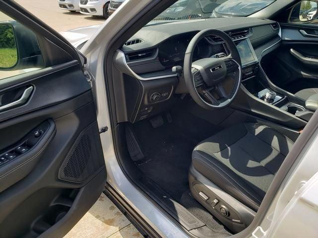 used 2025 Jeep Grand Cherokee car, priced at $41,170