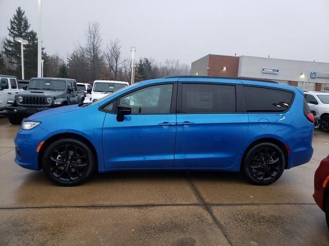 new 2026 Chrysler Pacifica car, priced at $41,918
