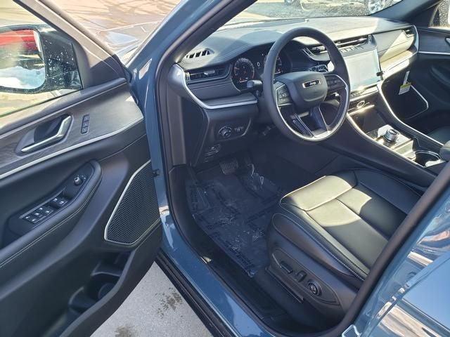 new 2026 Jeep Grand Cherokee car, priced at $44,195