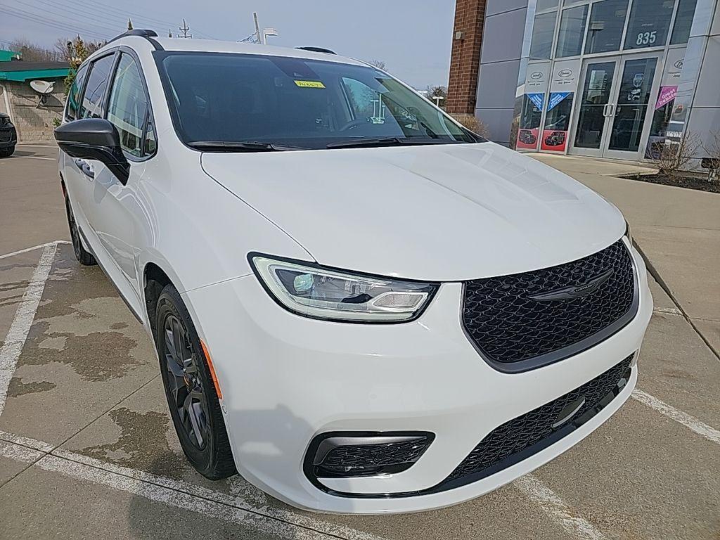 used 2024 Chrysler Pacifica Hybrid car, priced at $38,981