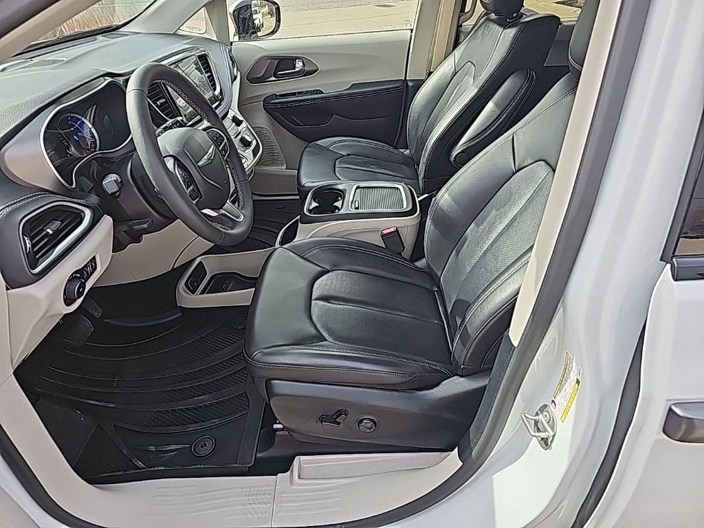 used 2024 Chrysler Pacifica Hybrid car, priced at $38,981