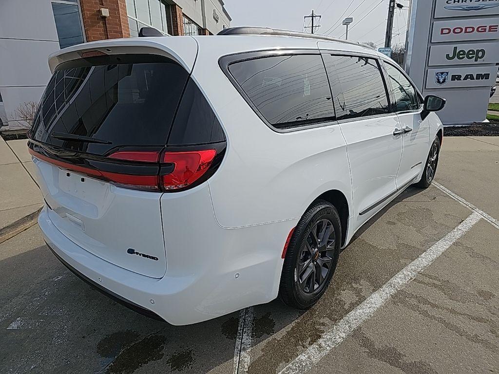 used 2024 Chrysler Pacifica Hybrid car, priced at $38,981