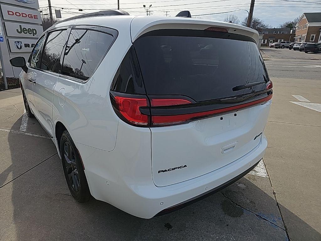 used 2024 Chrysler Pacifica Hybrid car, priced at $38,981