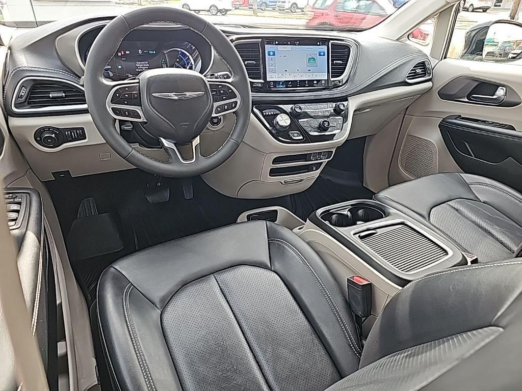 used 2024 Chrysler Pacifica Hybrid car, priced at $38,981