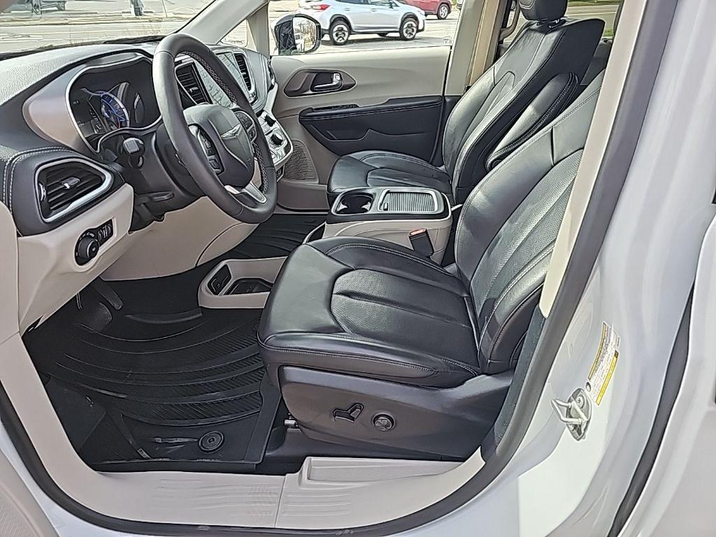 used 2024 Chrysler Pacifica Hybrid car, priced at $38,981