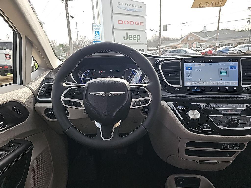 used 2024 Chrysler Pacifica Hybrid car, priced at $38,981