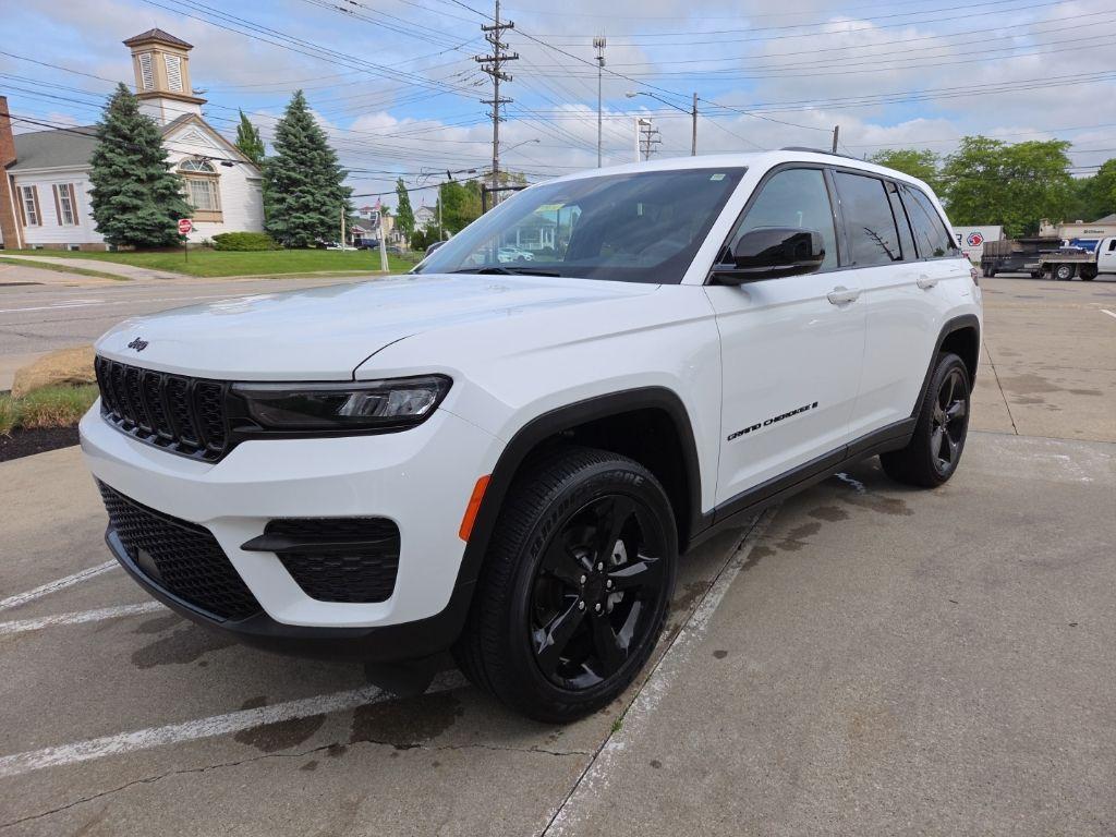 used 2024 Jeep Grand Cherokee car, priced at $38,981