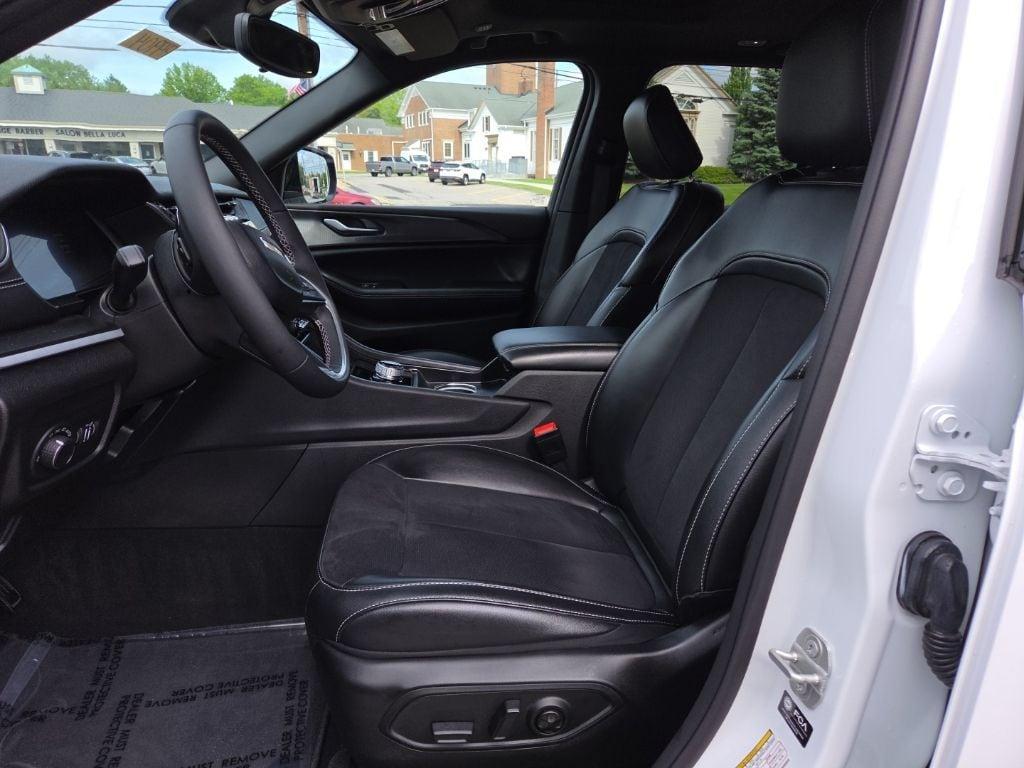 used 2024 Jeep Grand Cherokee car, priced at $38,981