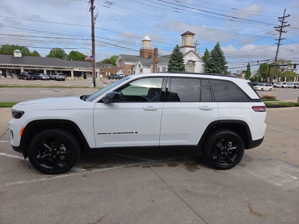 used 2024 Jeep Grand Cherokee car, priced at $38,981