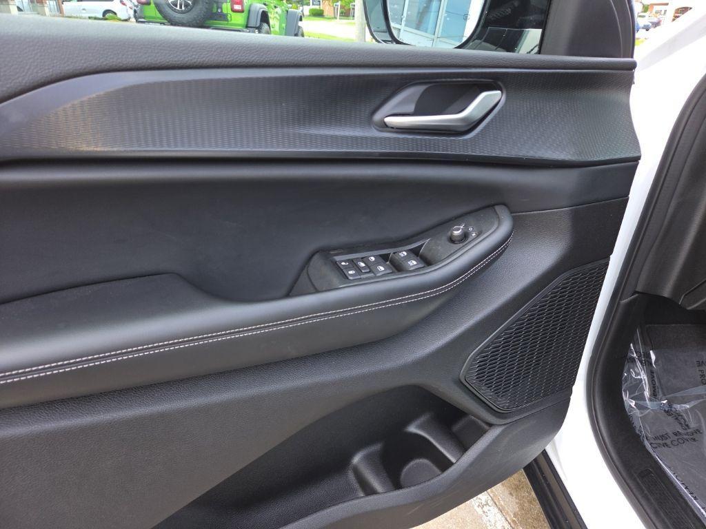 used 2024 Jeep Grand Cherokee car, priced at $38,981