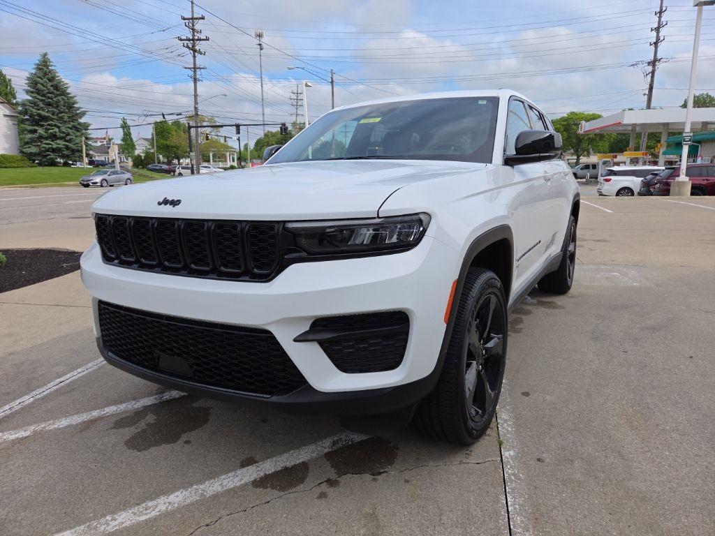 used 2024 Jeep Grand Cherokee car, priced at $38,981