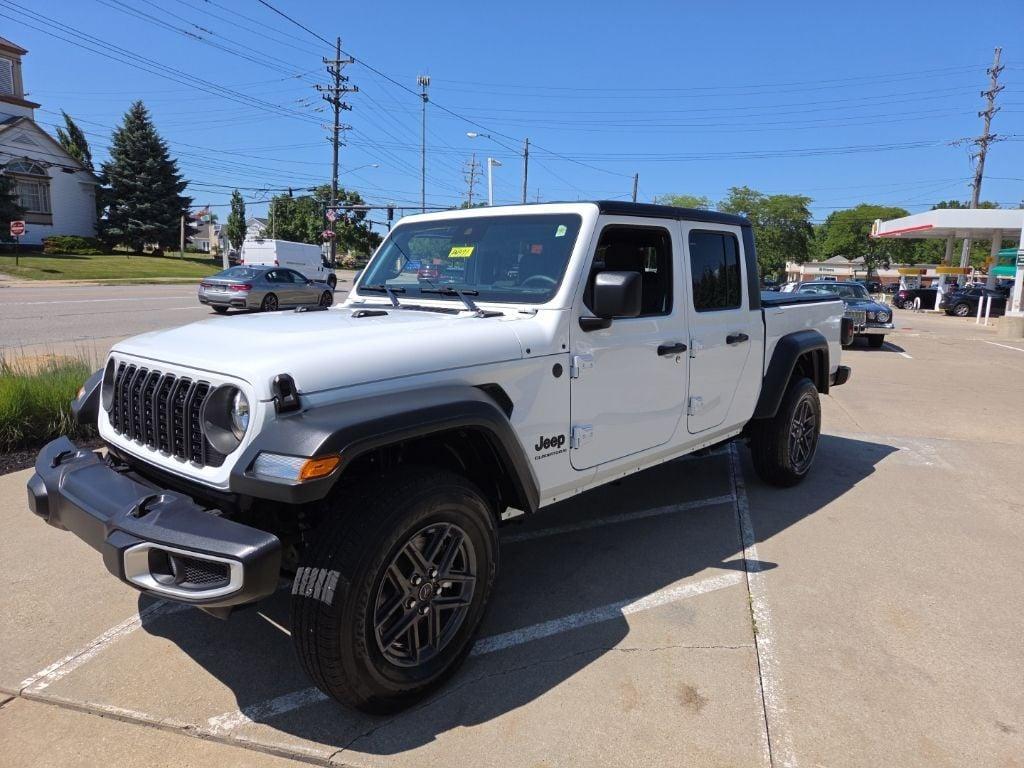 used 2025 Jeep Gladiator car, priced at $36,981