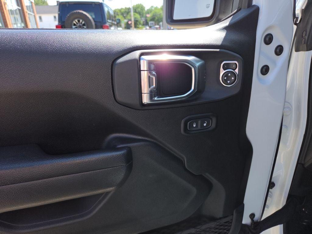 used 2025 Jeep Gladiator car, priced at $36,981