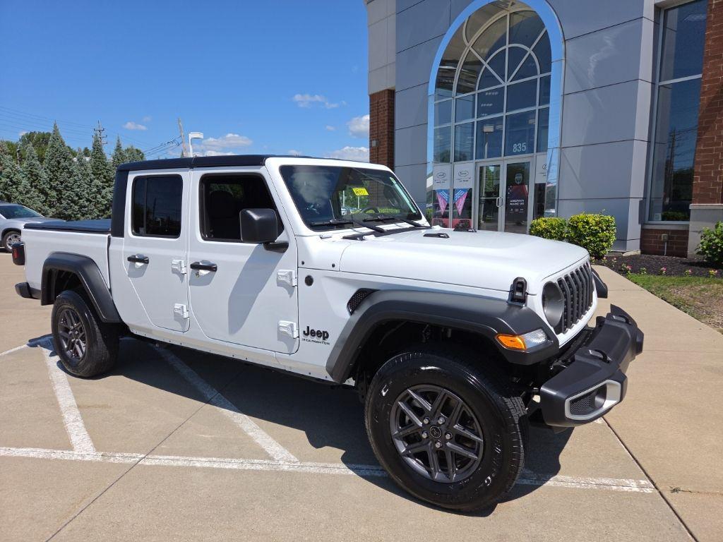 used 2025 Jeep Gladiator car, priced at $36,981