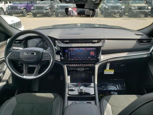 new 2026 Jeep Grand Cherokee car, priced at $47,670