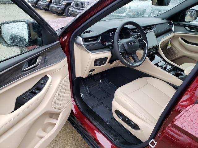 new 2025 Jeep Grand Cherokee car, priced at $48,155